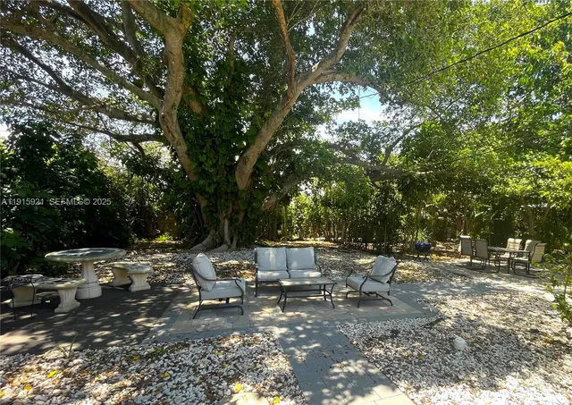 2-bedroom rental at 1211 NE 5th Avenue #1, Fort Lauderdale