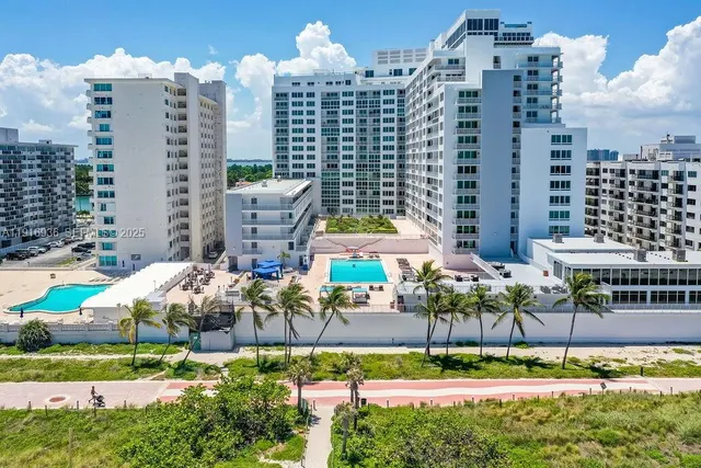 1-bedroom rental at 5401 Collins Avenue #1512, Miami Beach