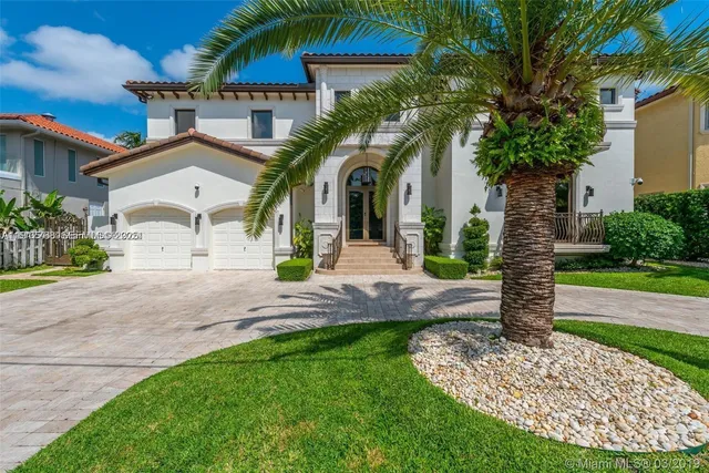 6-bedroom rental at 16433 NE 31st Avenue, North Miami Beach