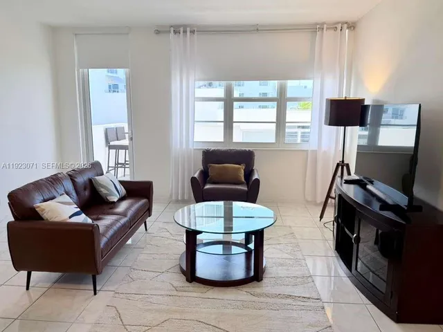 1-bedroom rental at 100 Lincoln Road #541, Miami Beach