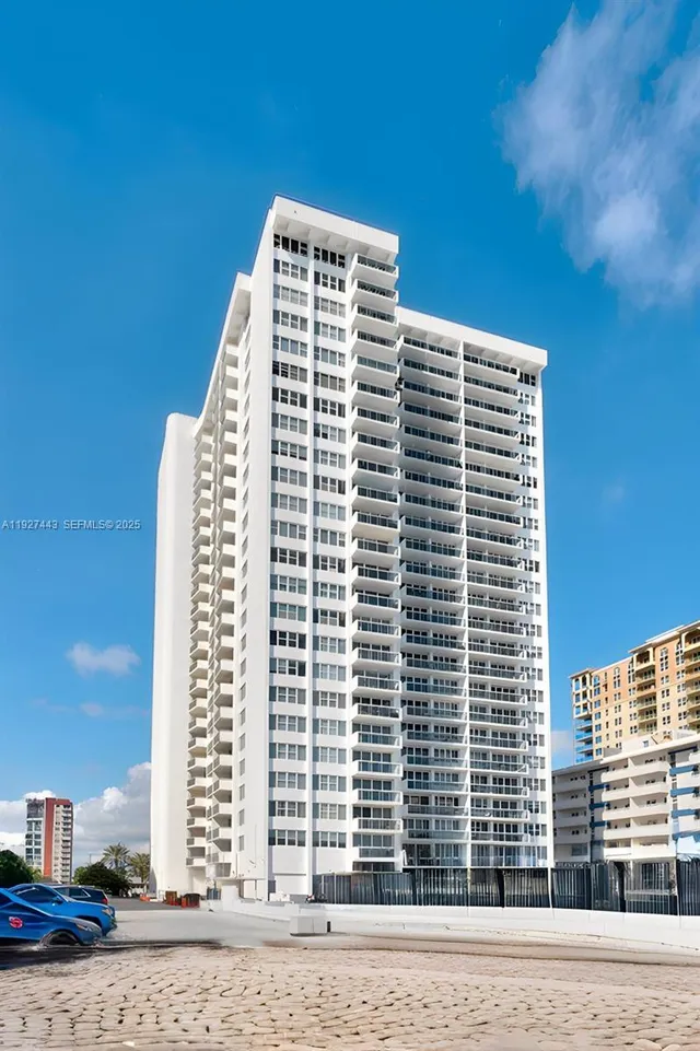 2-bedroom rental at 3140 S Ocean Drive #511, Hallandale Beach