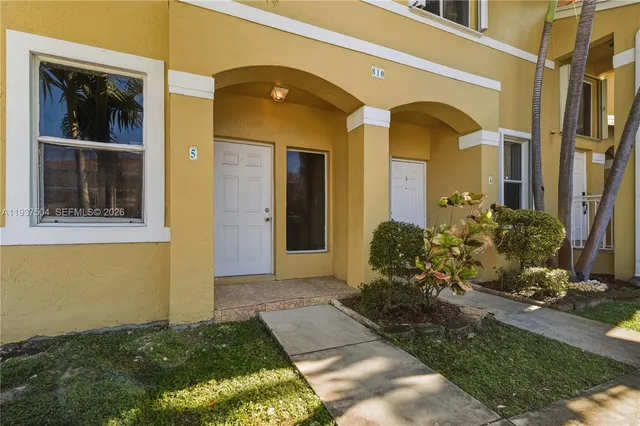 2-bedroom rental at 810 NE 212th Terrace #5, Miami