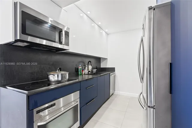 2-bedroom rental at 20301 W Country Club Drive #722, Aventura