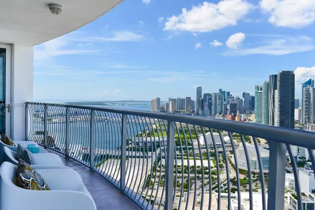 2-bedroom rental at 1750 N Bayshore Drive #4814, Miami