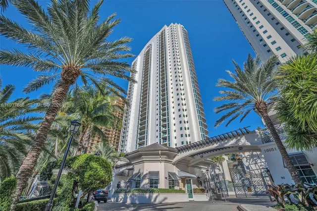 3-bedroom rental at 16051 Collins Avenue #2001, Sunny Isles Beach