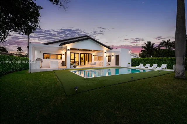5-bedroom rental at 2560 NE 199th Street, Miami