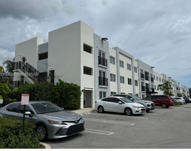 2-bedroom rental at 14752 NE 6th Avenue #107, Miami