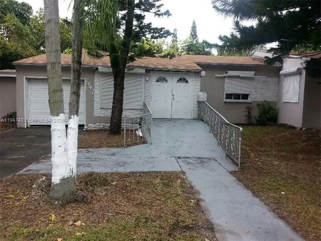 1-bedroom rental at 2447 Pierce Street #1, Hollywood