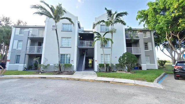 2-bedroom rental at 577 SW 111th Lane #203, Pembroke Pines