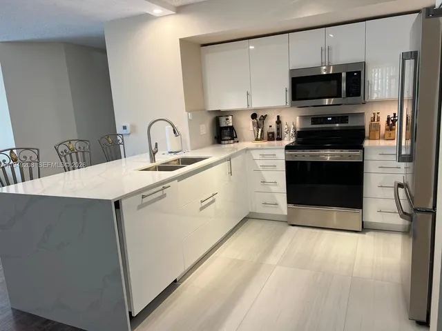 3-bedroom rental at 19901 E Country Club Drive #2202, Aventura
