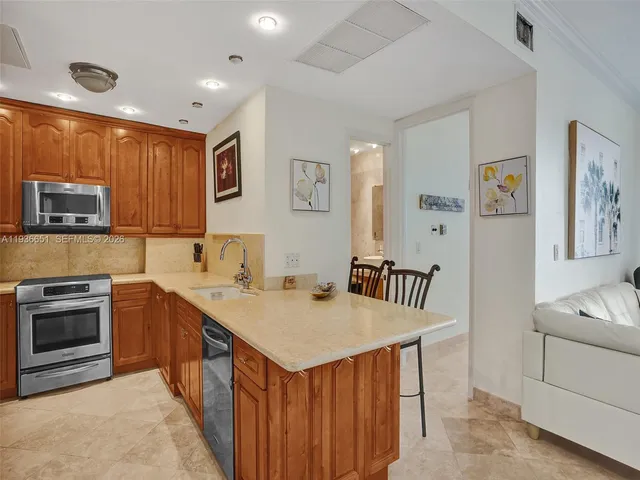 2-bedroom rental at 3180 S Ocean Drive #1709, Hallandale Beach