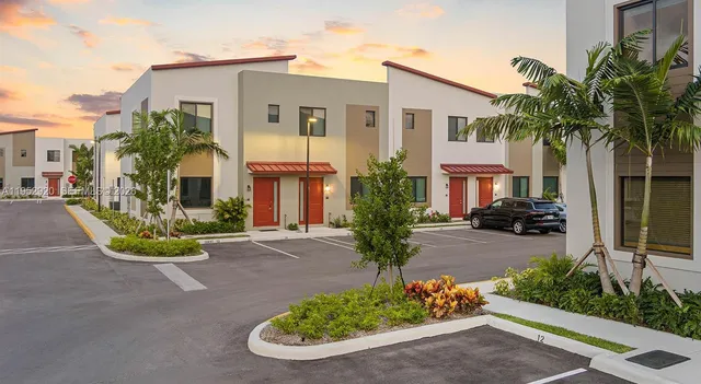 2-bedroom rental at 1001 NE 58th Street #C, Oakland Park