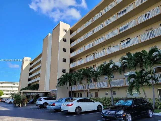 2-bedroom rental at 319 NE 14th Avenue #607, Hallandale Beach