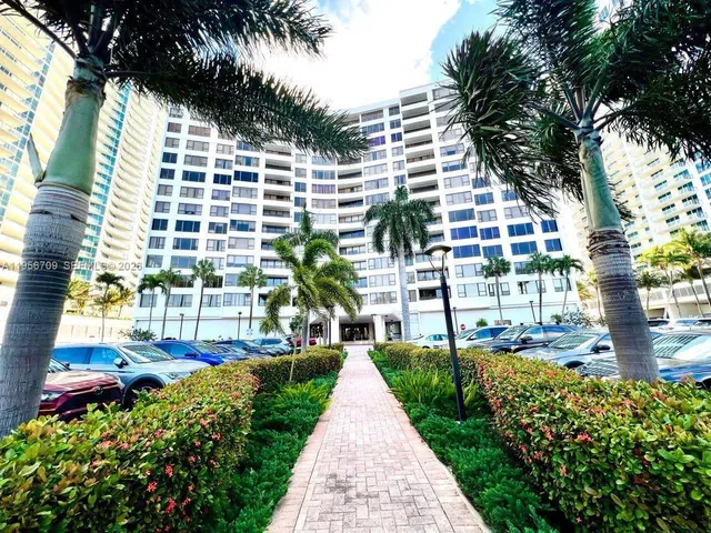 1-bedroom rental at 3505 S Ocean Drive #619, Hollywood