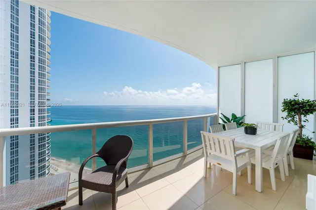 3-bedroom rental at 15901 Collins Avenue #2303, Sunny Isles Beach