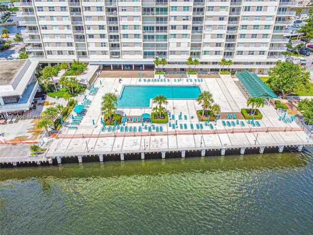 2-bedroom rental at 300 Bayview Drive #707, Sunny Isles Beach