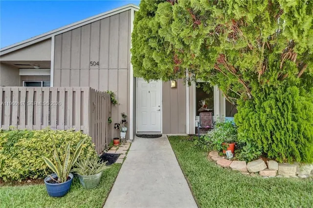 3-bedroom rental at 504 Woodgate Circle #C, Sunrise