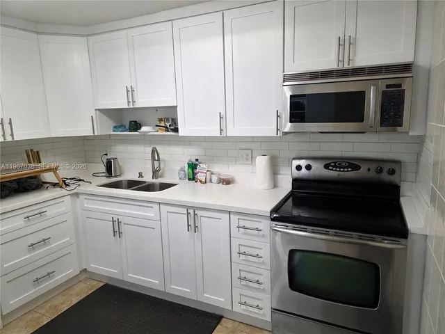 2-bedroom rental at 1811 Jefferson Street #501, Hollywood