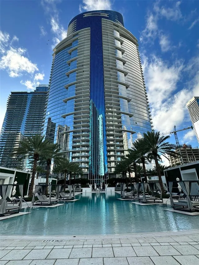 3-bedroom rental at 851 NE 1st Avenue #2212, Miami