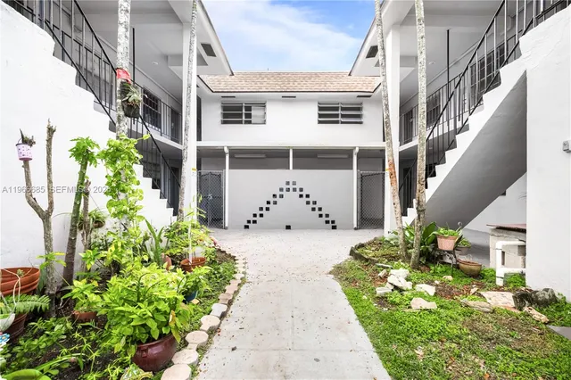 2-bedroom rental at 10375-35-55 SW 40th Street #0, Miami