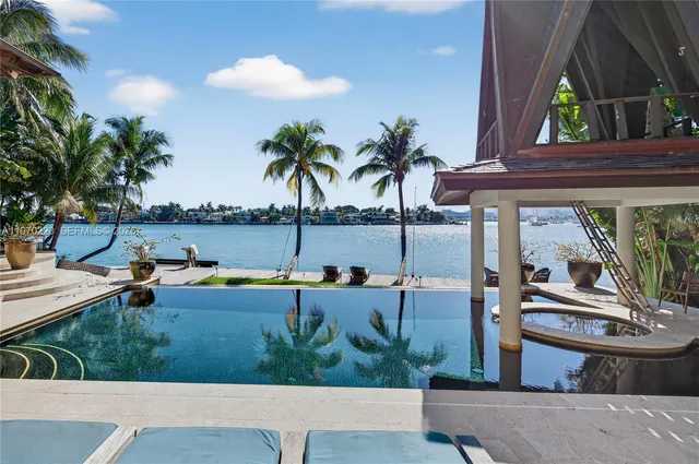 6-bedroom rental at 14 W San Marino Drive, Miami Beach