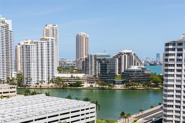 2-bedroom rental at 950 Brickell Bay Drive #1504, Miami