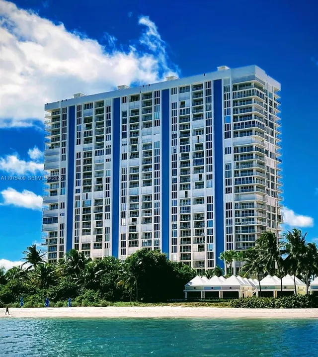 2-bedroom rental at 881 Ocean Drive #TH7, Key Biscayne