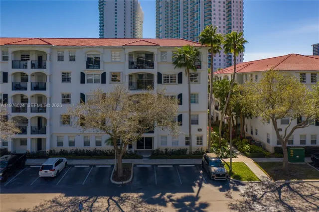 3-bedroom rental at 3255 NE 184th Street #12101, Aventura