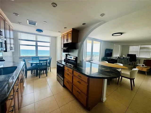 2-bedroom rental at 1501 S Ocean Drive #1006, Hollywood