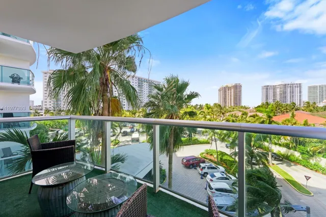 1-bedroom rental at 19370 Collins Avenue #422, Sunny Isles Beach