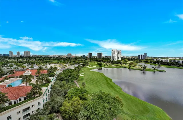 3-bedroom rental at 20000 E Country Club Drive #PH06, Aventura
