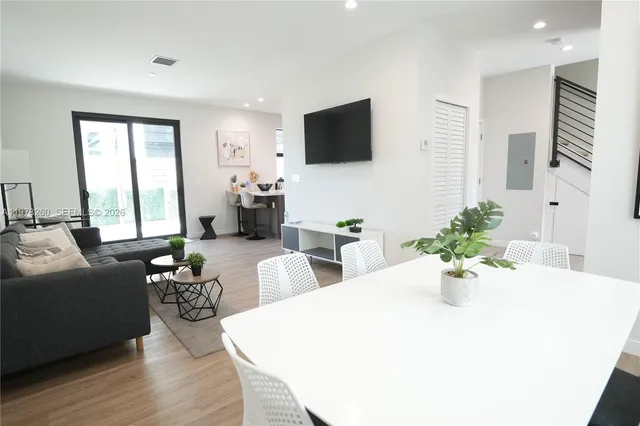 3-bedroom rental at 211 SE 4th Street #3, Hallandale Beach