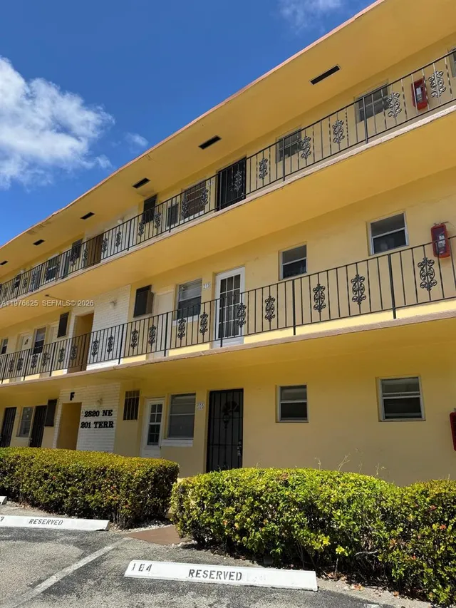 1-bedroom rental at 2820 NE 201st Terrace #F215, Aventura