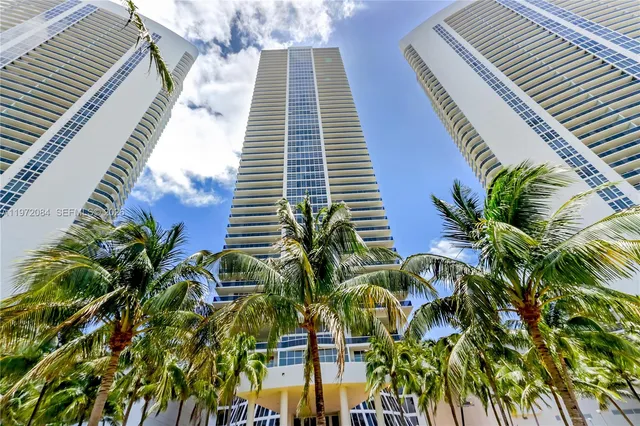 3-bedroom rental at 1830 S Ocean Drive #AVAIL NOW 3804, Hallandale Beach