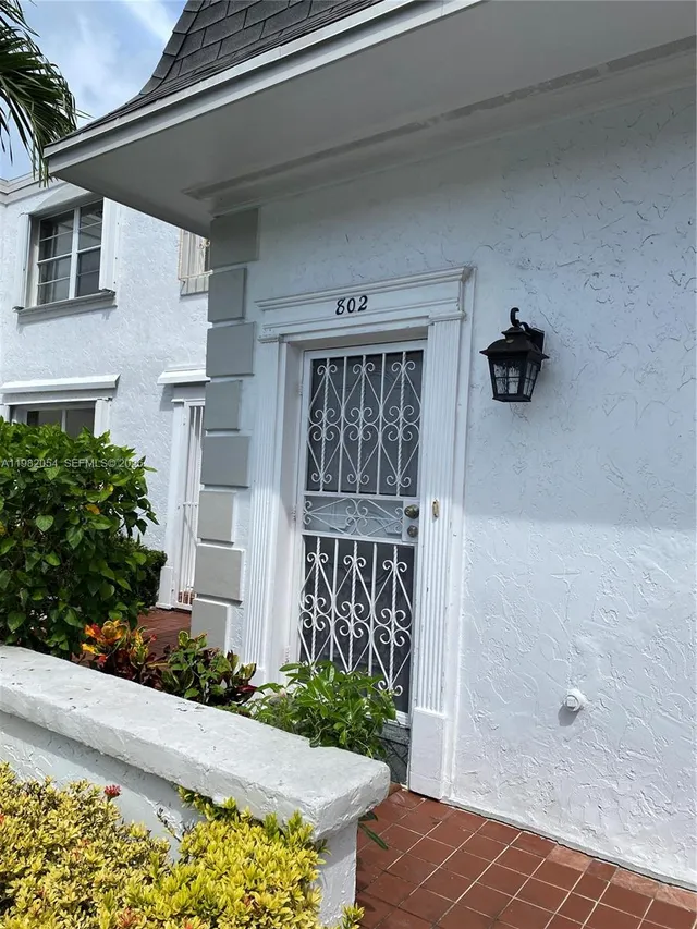 2-bedroom rental at 802 NE 26th Avenue #802, Hallandale Beach
