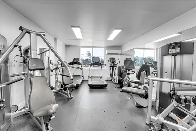 2-bedroom rental at 919 Hillcrest Dr 210 #210, Hollywood