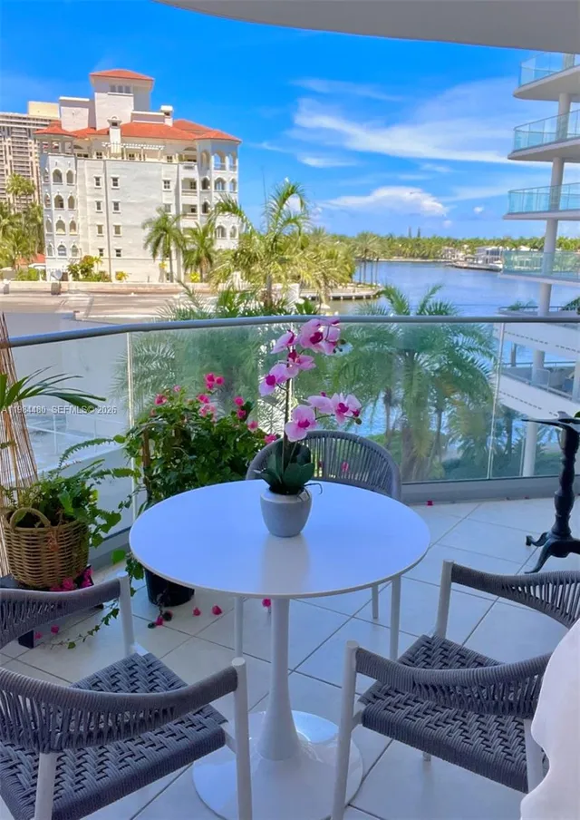 2-bedroom rental at 19707 Turnberry Way #5A, Aventura