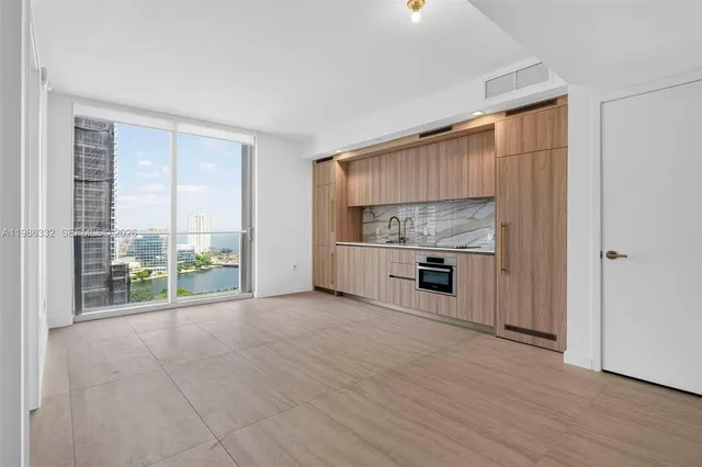 1-bedroom rental at 77 SE 5 Street #2015, Miami