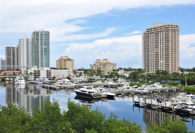 1-bedroom rental at 19801 E Country Club Drive #4104, Aventura
