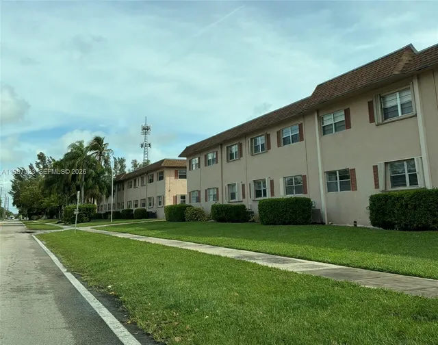 2-bedroom rental at 550 SW 2nd Avenue #1210, Boca Raton