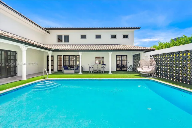 7-bedroom rental at 472 Sunset Drive, Hallandale Beach
