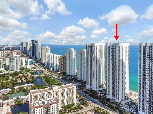2-bedroom rental at 15901 Collins Avenue #2405, Sunny Isles Beach