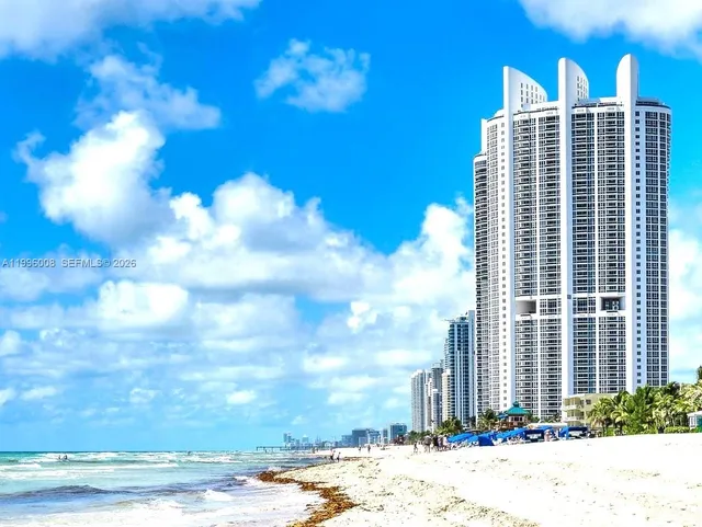 3-bedroom rental at 18201 Collins Avenue #4305, Sunny Isles Beach