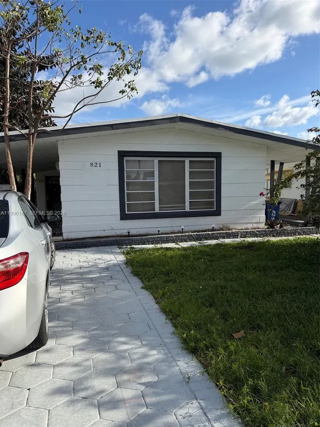 1-bedroom rental at 821 NE 6th Street #2, Hallandale Beach