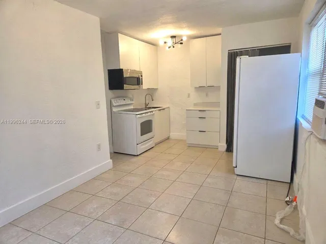 1-bedroom rental at 34 SW 6th Avenue #4, 