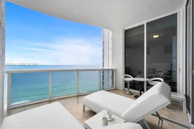 3-bedroom rental at 15901 Collins Avenue #2104, Sunny Isles Beach