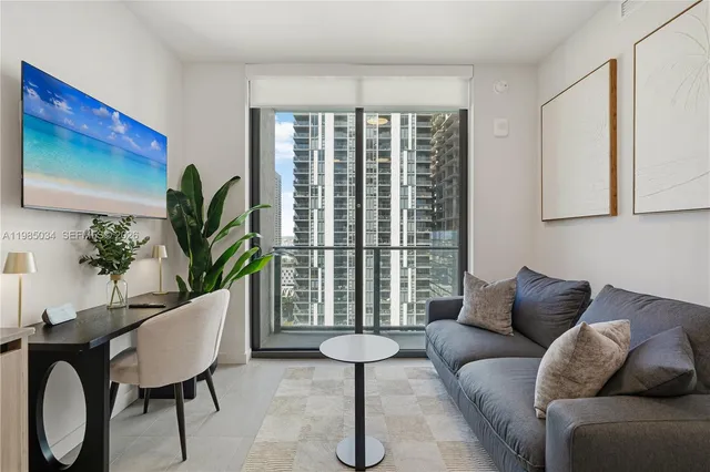 1-bedroom rental at 121 NE 5th Street #2706, Miami