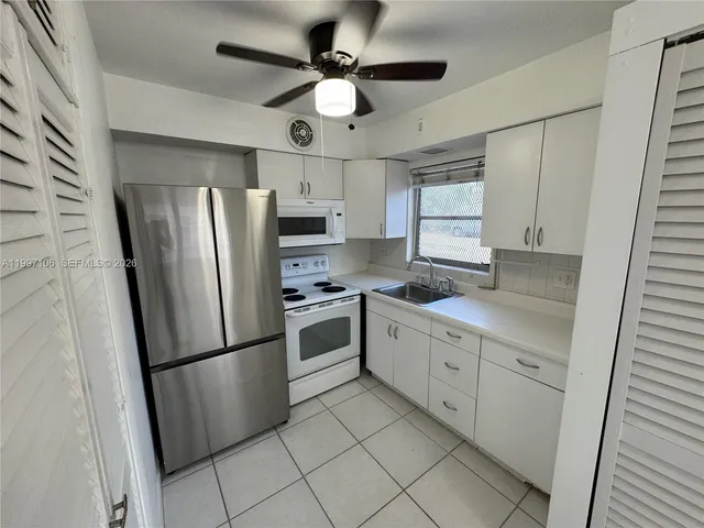 1-bedroom rental at 2000 Buchanan Street #11, Hollywood