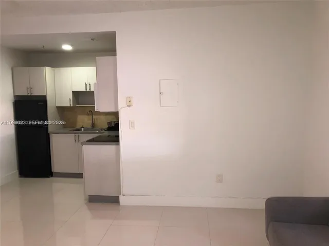 1-bedroom rental at 2730 Collins Avenue #310, Miami Beach