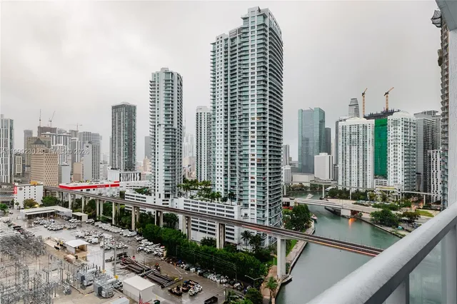 1-bedroom rental at 185 SW 7th Street #2007, Miami